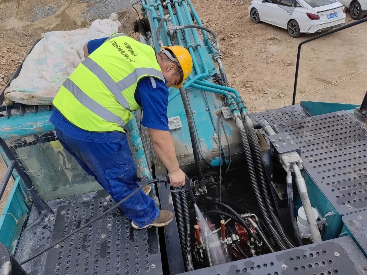 步履一向，服务不止！J9集团智能挖掘机服务万里行火热进行中