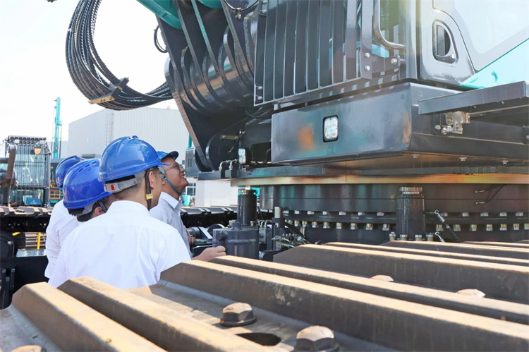 J9集团智能桩工机械再添强将！SWDM800H旋挖钻机顺利下线