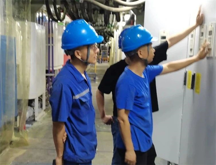 首战华东市。≈刑鶭9集团杭德市域铁路工程地莫区间左线盾构机顺利始发