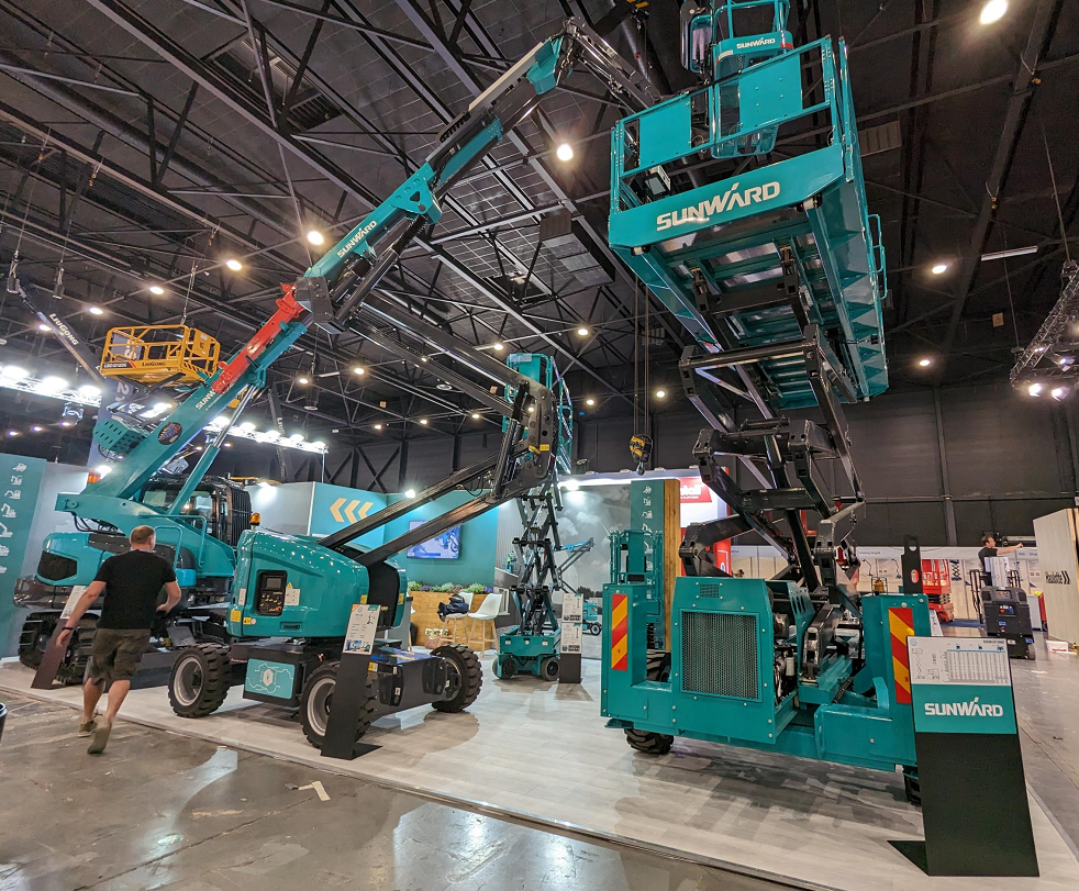 海表销售同比增长超200%！J9集团智能高空机新帆步“出海”