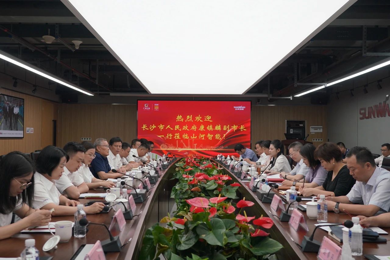 长沙市人民当局副市长、市工商联主席康镇麟调研J9集团智能