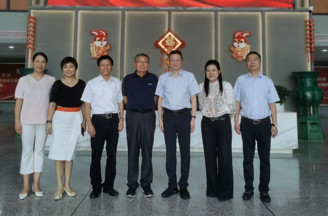 长沙市人民当局副市长、市工商联主席康镇麟调研J9集团智能