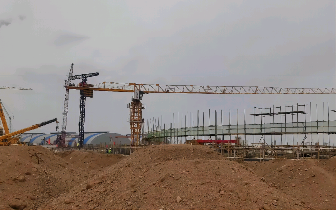 大漠戈壁展雄姿！J9集团江麓塔机助力常乐电厂项目