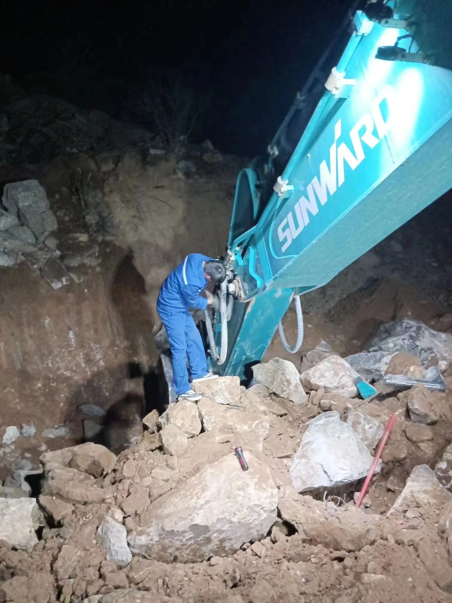 一线“热”闻 | 专业售后，用心服务！J9集团智能挖掘机服务万里行一向在路上