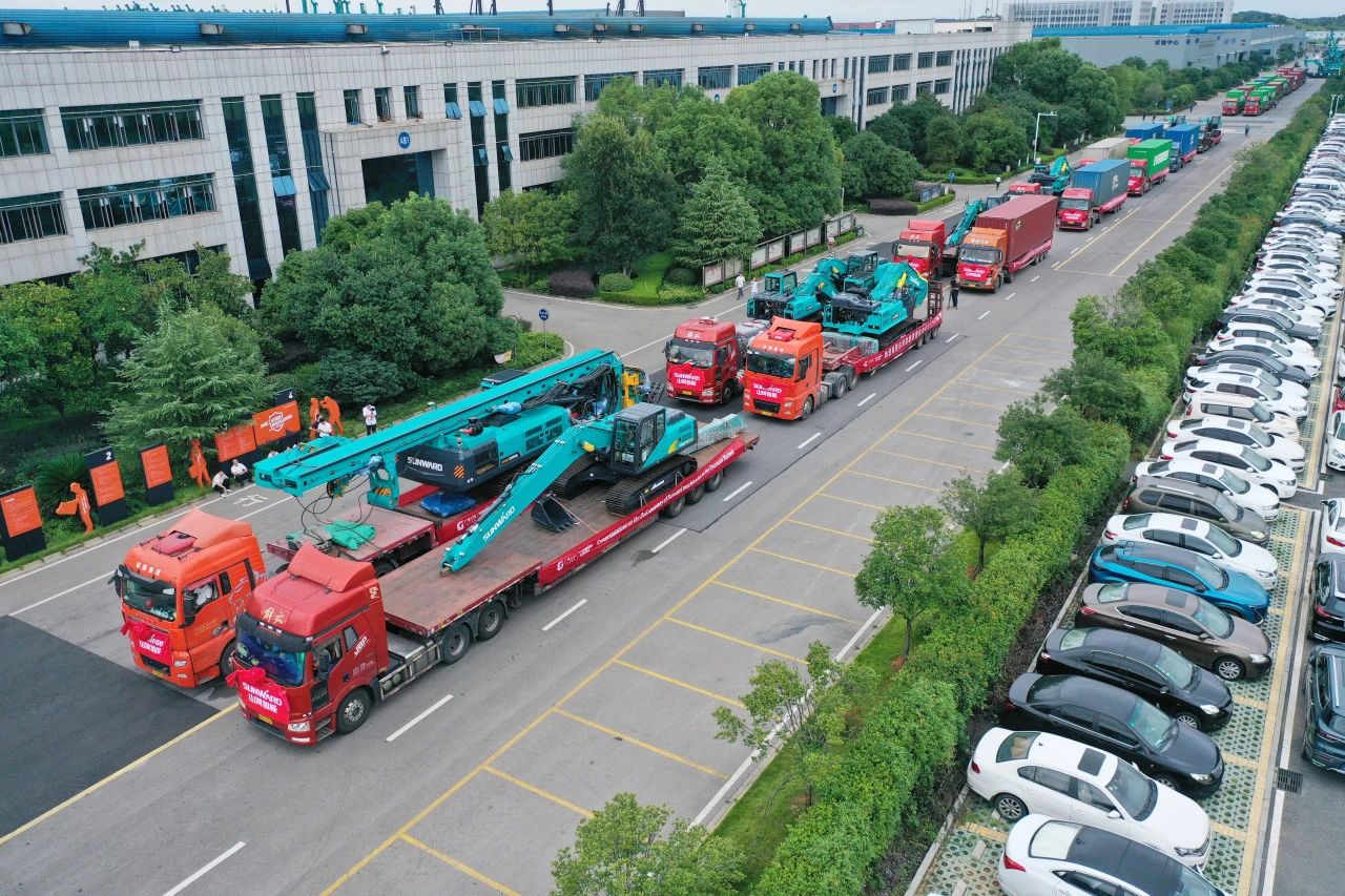 持续进军国际市。9集团智能近百台设备集中发货