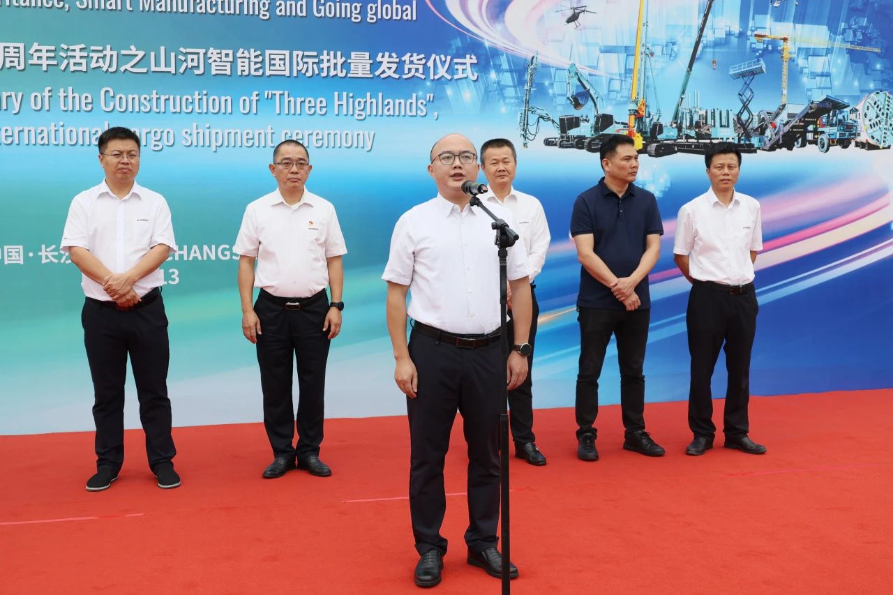 持续进军国际市。9集团智能近百台设备集中发货