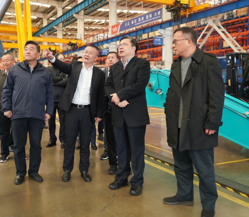 聚焦设备再造作！上海市政协副主席、党组副书记肖贵玉带队调研J9集团智能