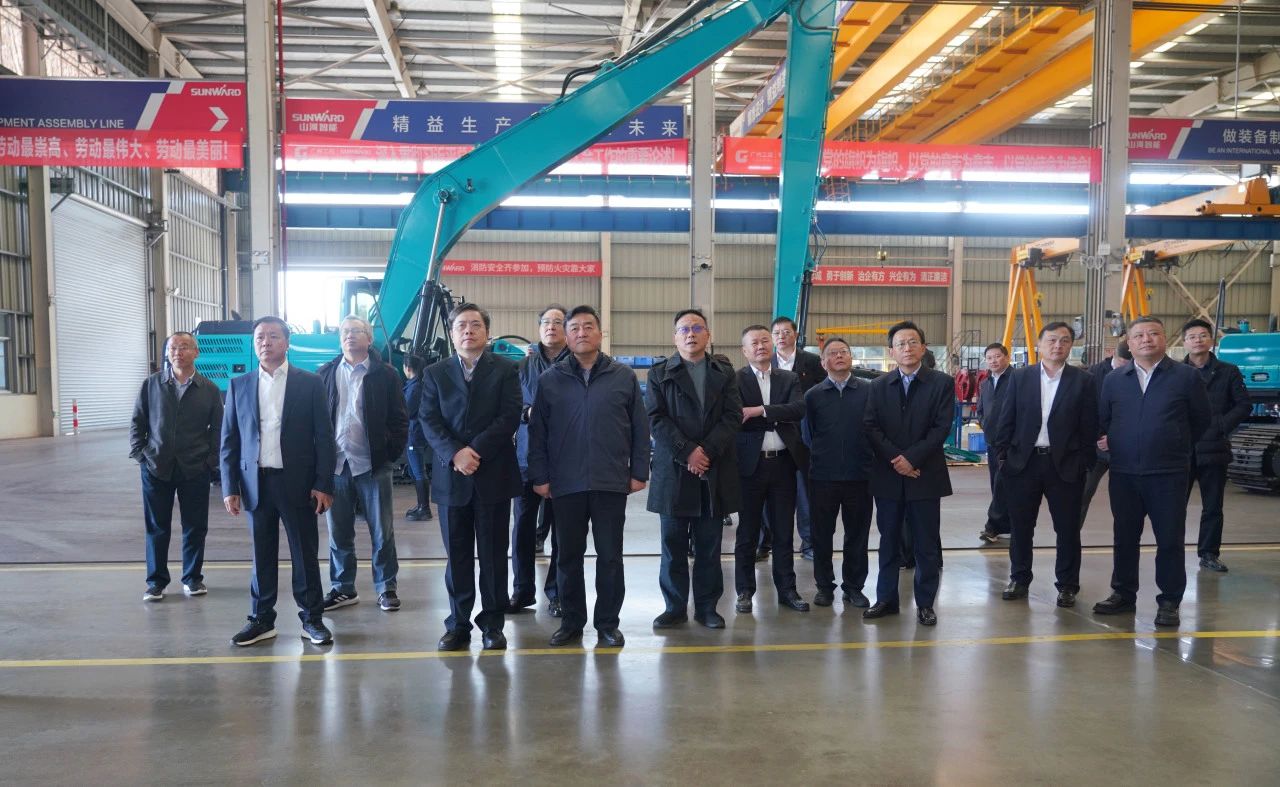 聚焦设备再造作！上海市政协副主席、党组副书记肖贵玉带队调研J9集团智能