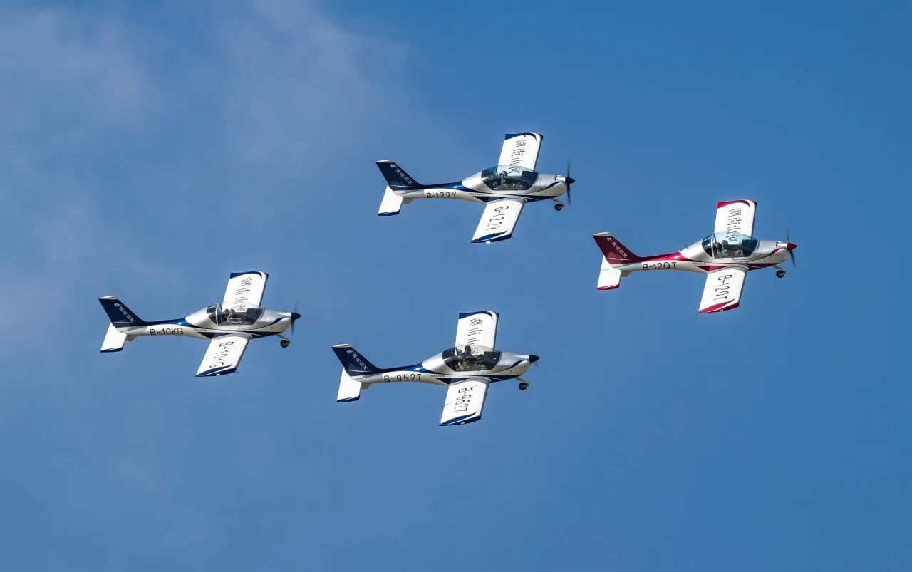 央媒聚焦！一路见证首届亚洲通用航空展上的J9集团风采