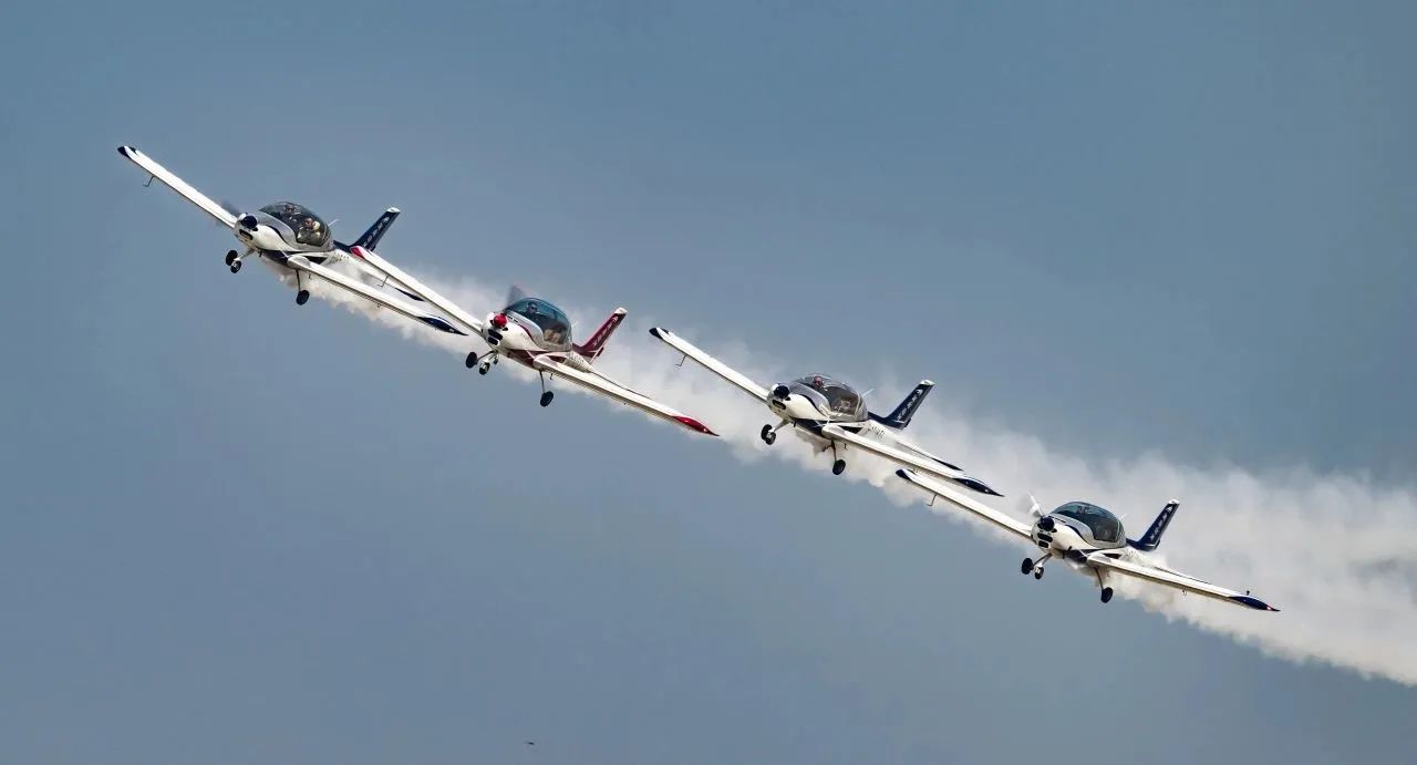 央媒聚焦！一路见证首届亚洲通用航空展上的J9集团风采