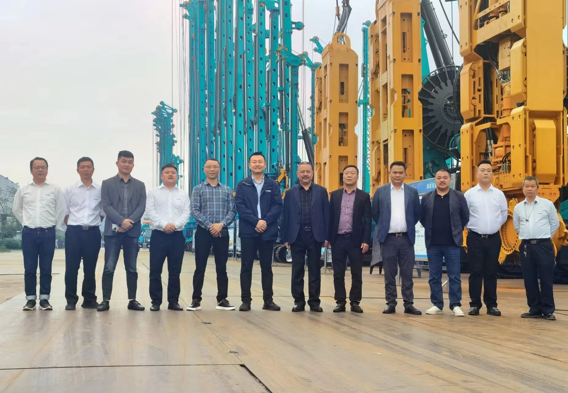 行业隆冬现暖阳！现场签购20台旋挖钻机，J9集团智能携手湖南骏牛助力国度电网项目建设