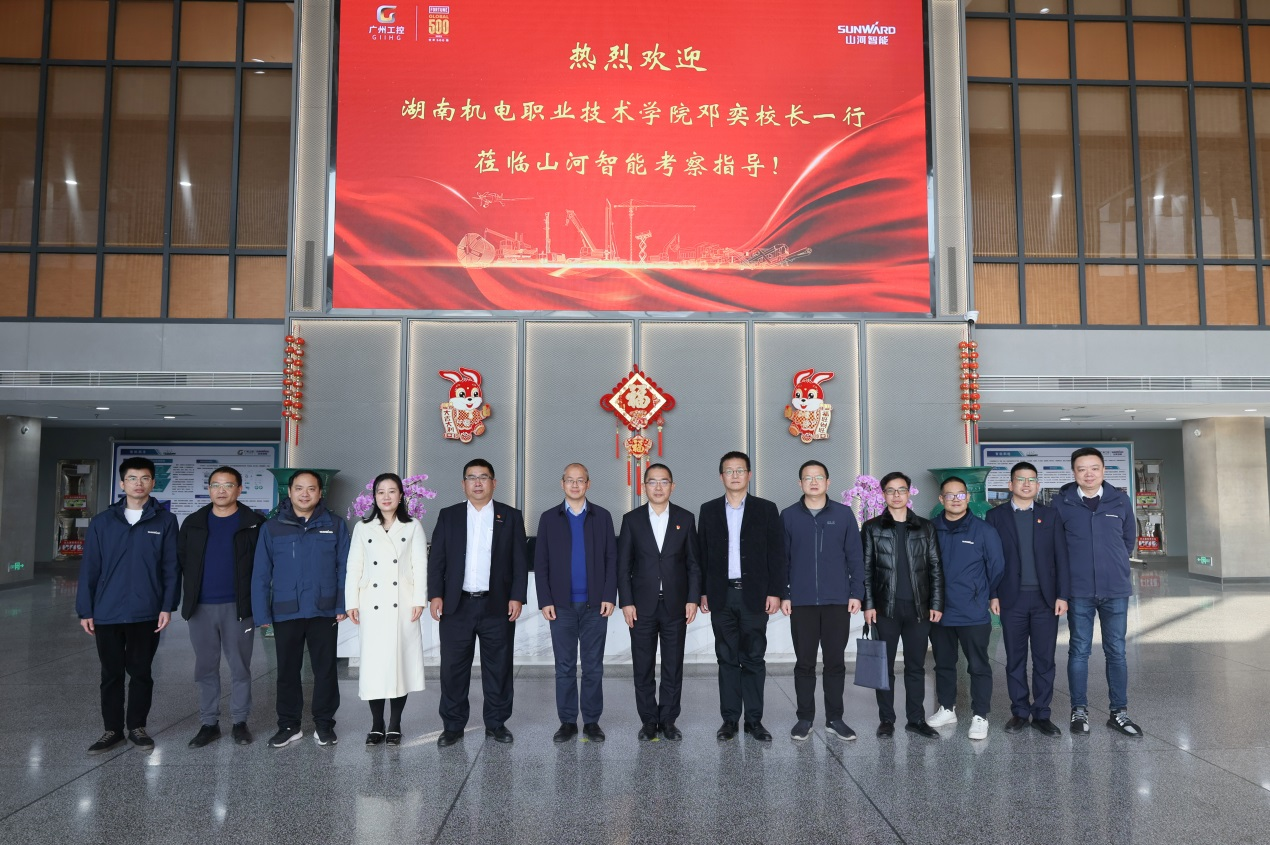 J9集团智能与湖南机电职业技术学院签定“协同出海”合作和谈