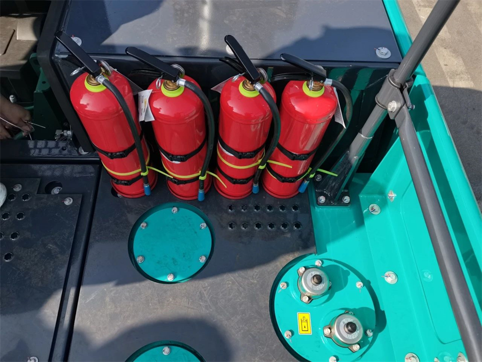 定造开发、职能更强！J9集团智能SWE750ELR加长臂液压挖掘机下线交付