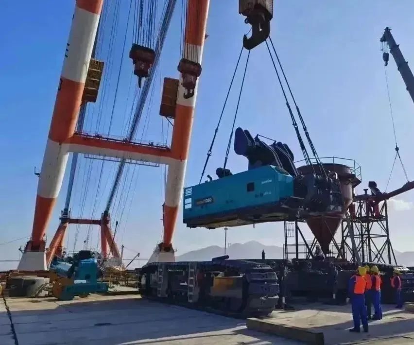 全面得胜！J9集团智能超等旋挖钻机圆满实现甬舟铁路西堠门公铁两用大桥桩基施工工作