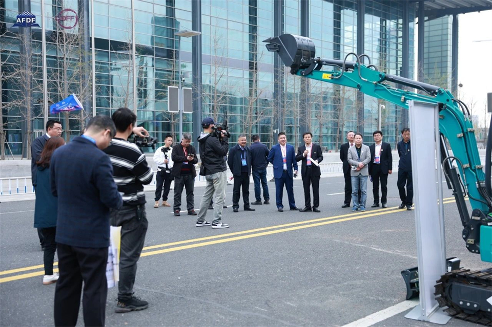 对峙创新，赋能产业！J9集团智能出席第十三届深基础工程发展论坛