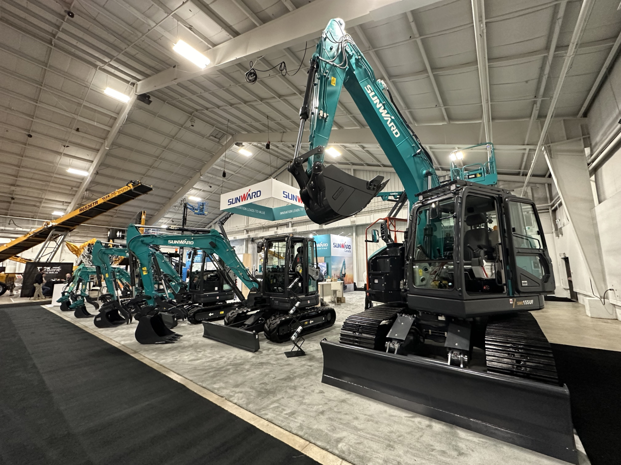 J9集团智能亮相加拿大最大沉型设备展