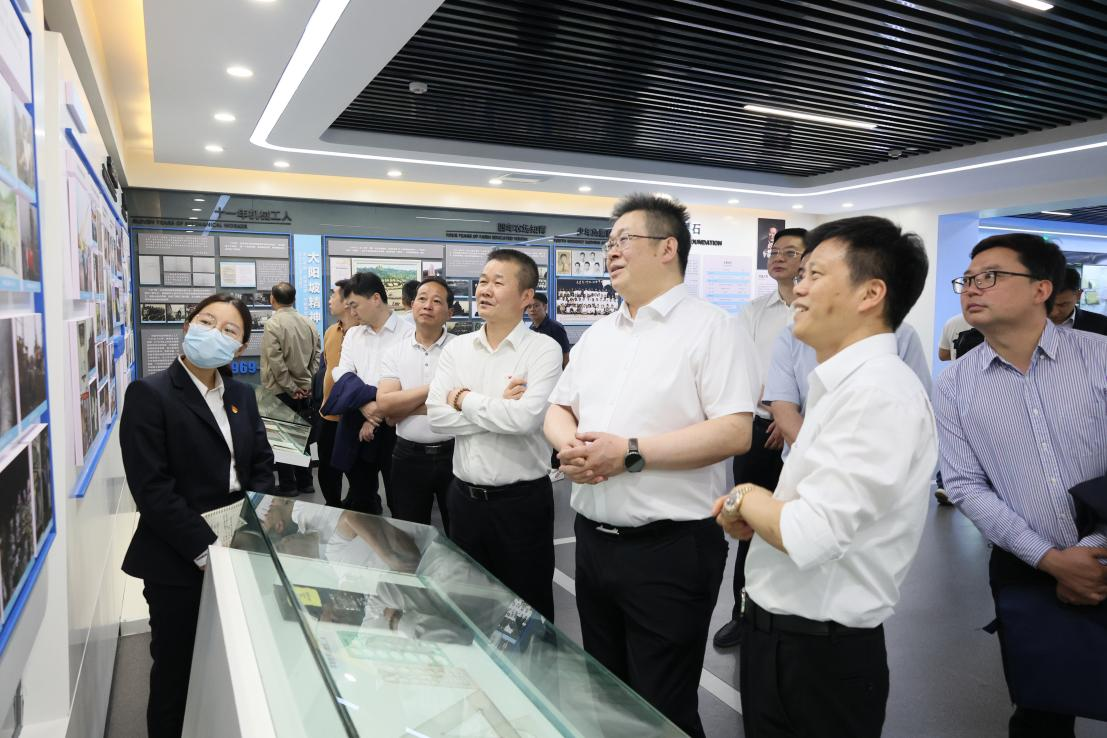 湖南钢铁集团党委书记、董事长李建宇到J9集团智能调研互换