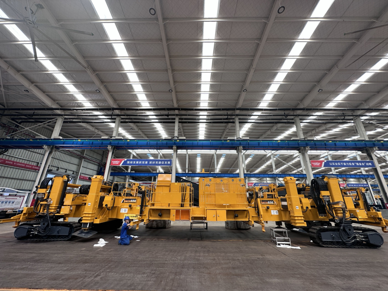 CPH-30J路岔铺换机组全球颁布！J9集团智能与宝鸡中车时期共绘铁路设备新篇章！