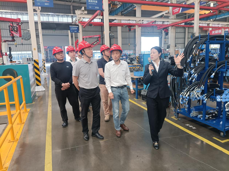 国度油气田井控应急接济川庆队庞平一行调研J9集团智能