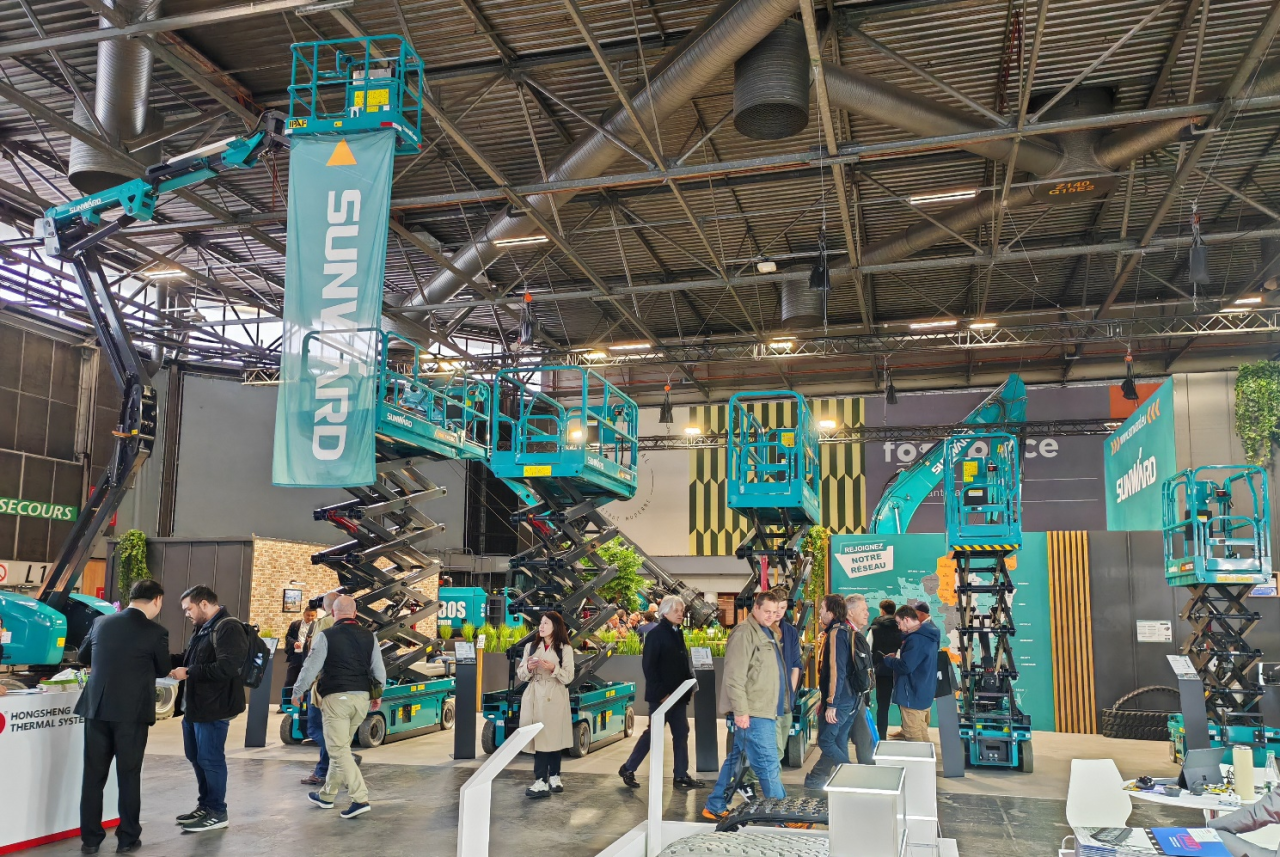 J9集团智能高空机械闪灼2024法国工程机械展