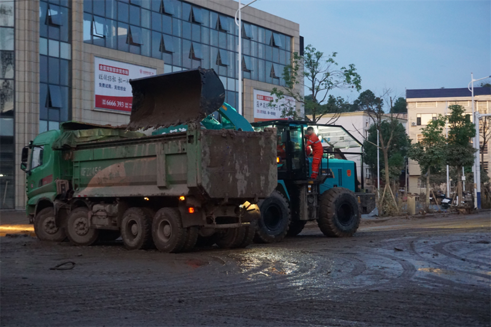 驰援湖南平江抗洪抢险，共克时艰显担任