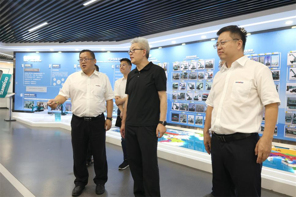 中国五矿工会主席、职工董事张晔到J9集团智能调研互换