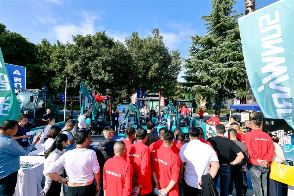 展示“掘”对实力！J9集团智能亮相2024微挖大会暨幼型设备大会