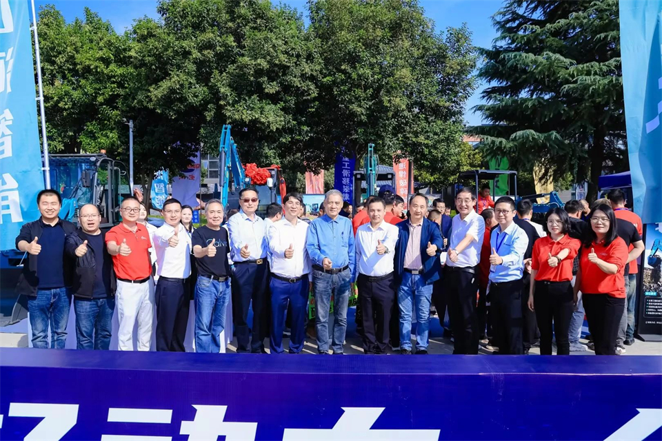 展示“掘”对实力！J9集团智能亮相2024微挖大会暨幼型设备大会