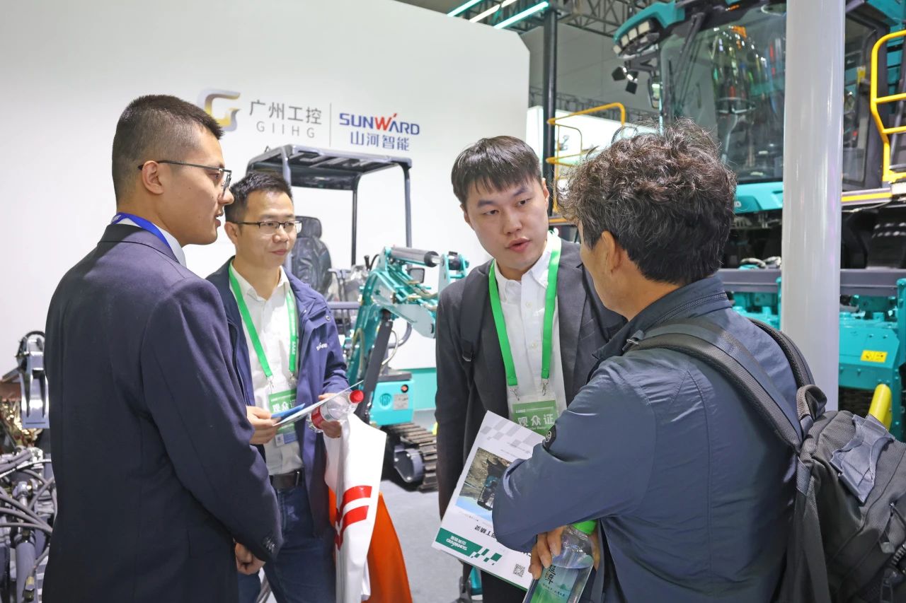 聚焦智能化、无人化！J9集团智能携多款产品亮相2024中国国际农业机械展