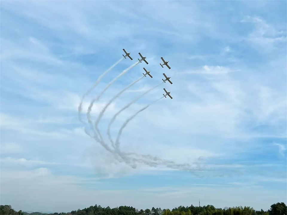 十年织得J9集团秀，践行初心创将来！J9集团飞行表演队成立10周年庆典活动隆沉进行