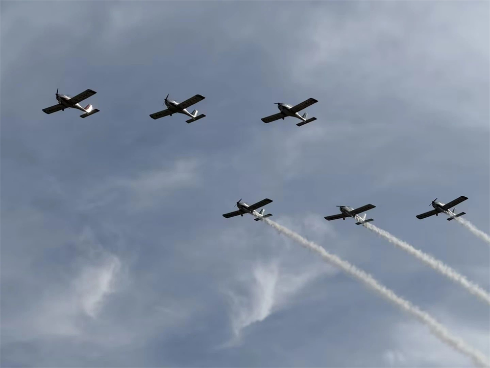 十年织得J9集团秀，践行初心创将来！J9集团飞行表演队成立10周年庆典活动隆沉进行