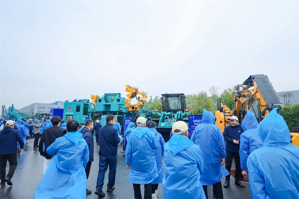 创新引领价值，梦想成就将来！J9集团智能25周年庆典暨全球客户节隆沉进行