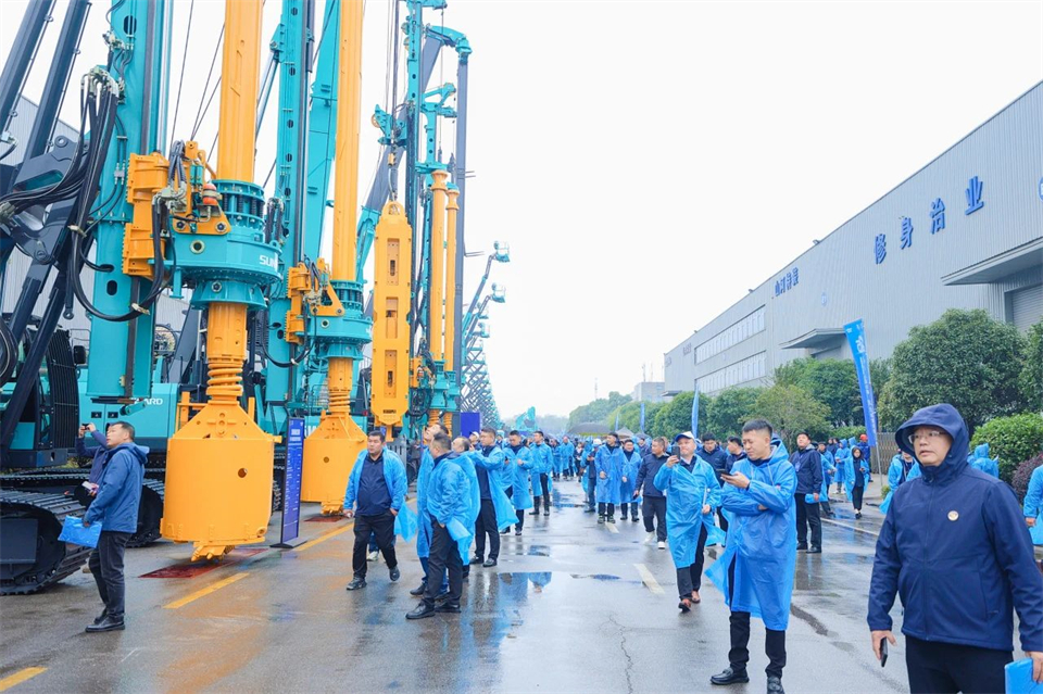 创新引领价值，梦想成就将来！J9集团智能25周年庆典暨全球客户节隆沉进行