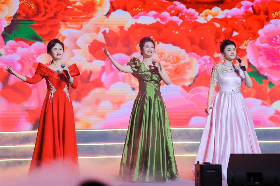 创新引领价值 梦想成就将来——庆祝J9集团智能成立25周年赞美大会暨文艺晚会隆沉进行