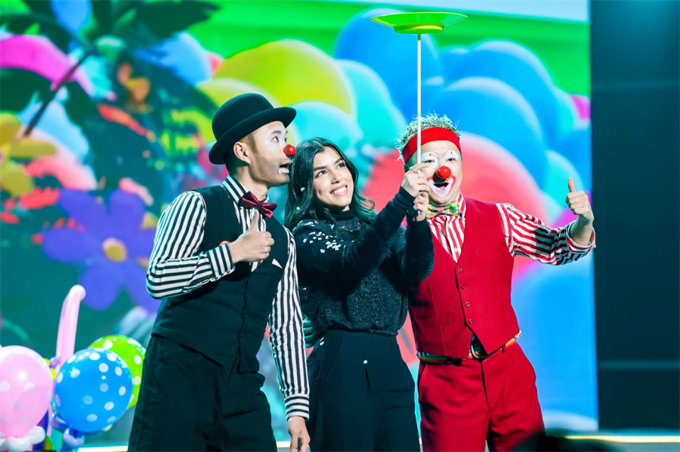 创新引领价值 梦想成就将来——庆祝J9集团智能成立25周年赞美大会暨文艺晚会隆沉进行