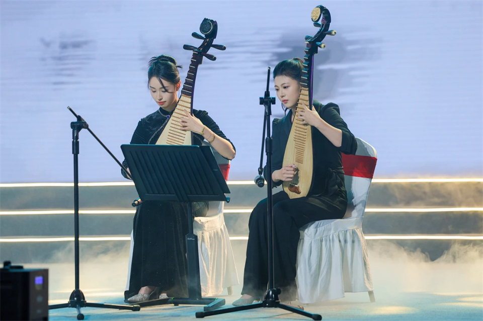 创新引领价值 梦想成就将来——庆祝J9集团智能成立25周年赞美大会暨文艺晚会隆沉进行