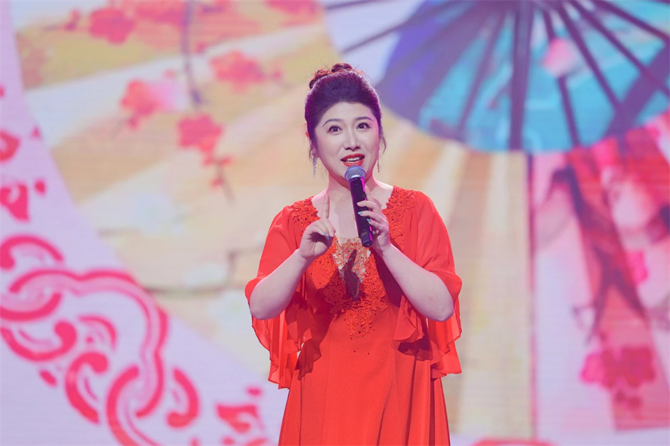 创新引领价值 梦想成就将来——庆祝J9集团智能成立25周年赞美大会暨文艺晚会隆沉进行