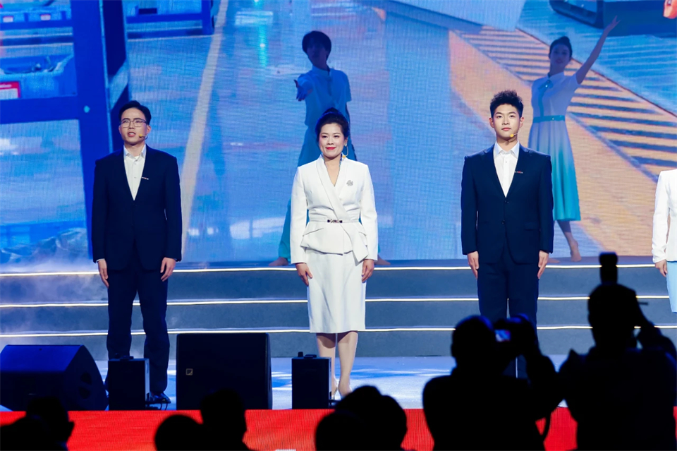 创新引领价值 梦想成就将来——庆祝J9集团智能成立25周年赞美大会暨文艺晚会隆沉进行