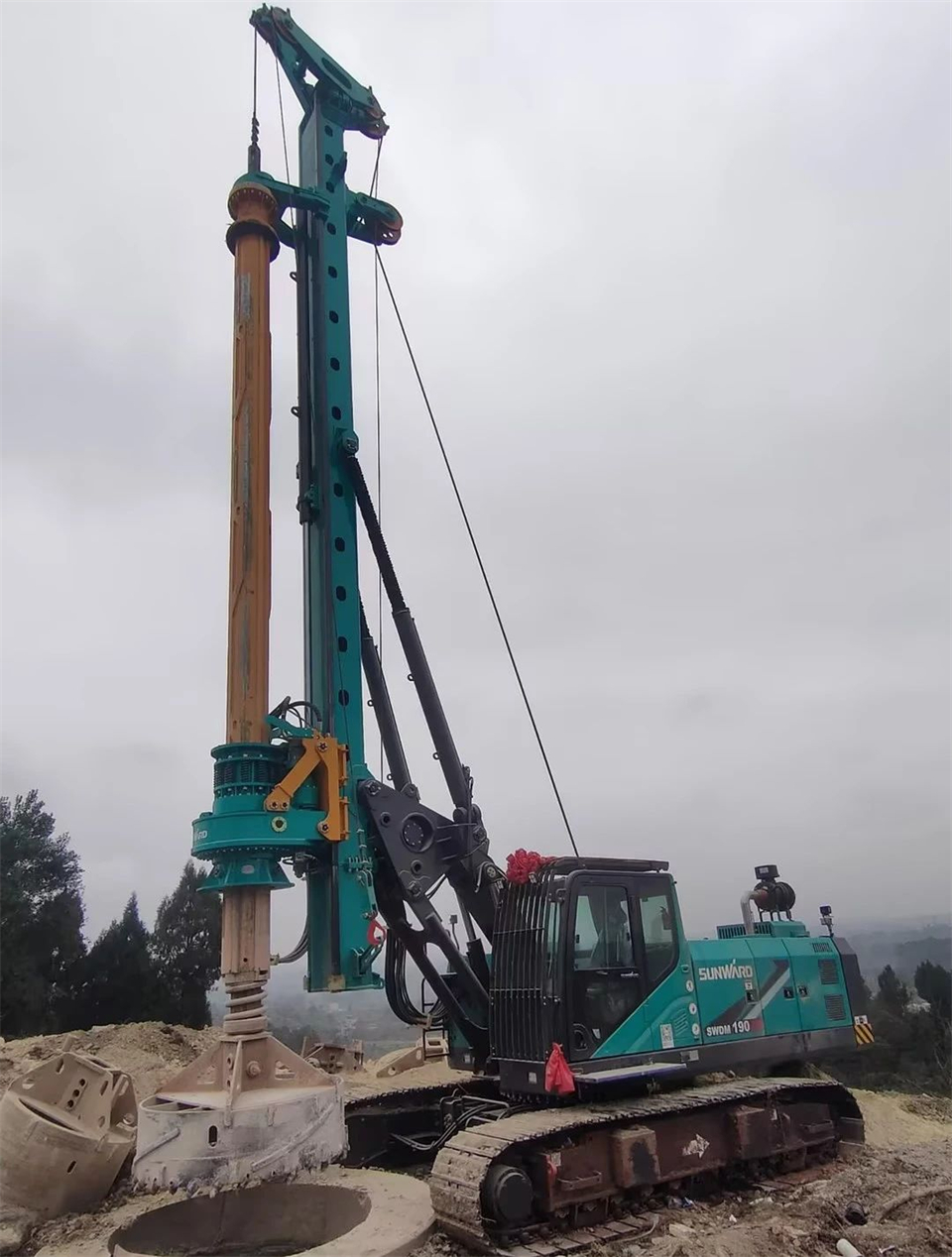 J9集团智能进行电塔桩技术创新互换会，为电力基础设施建设注入新动力