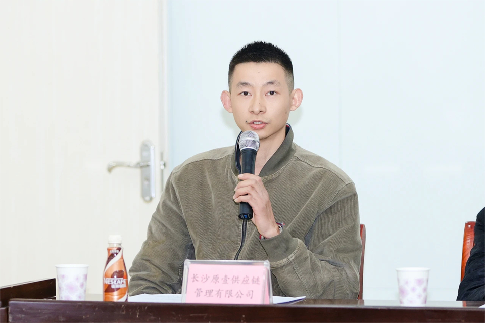 长龙街路、J9集团智能召开首届年货盛惠暨送春联文化惠民活动工作会议