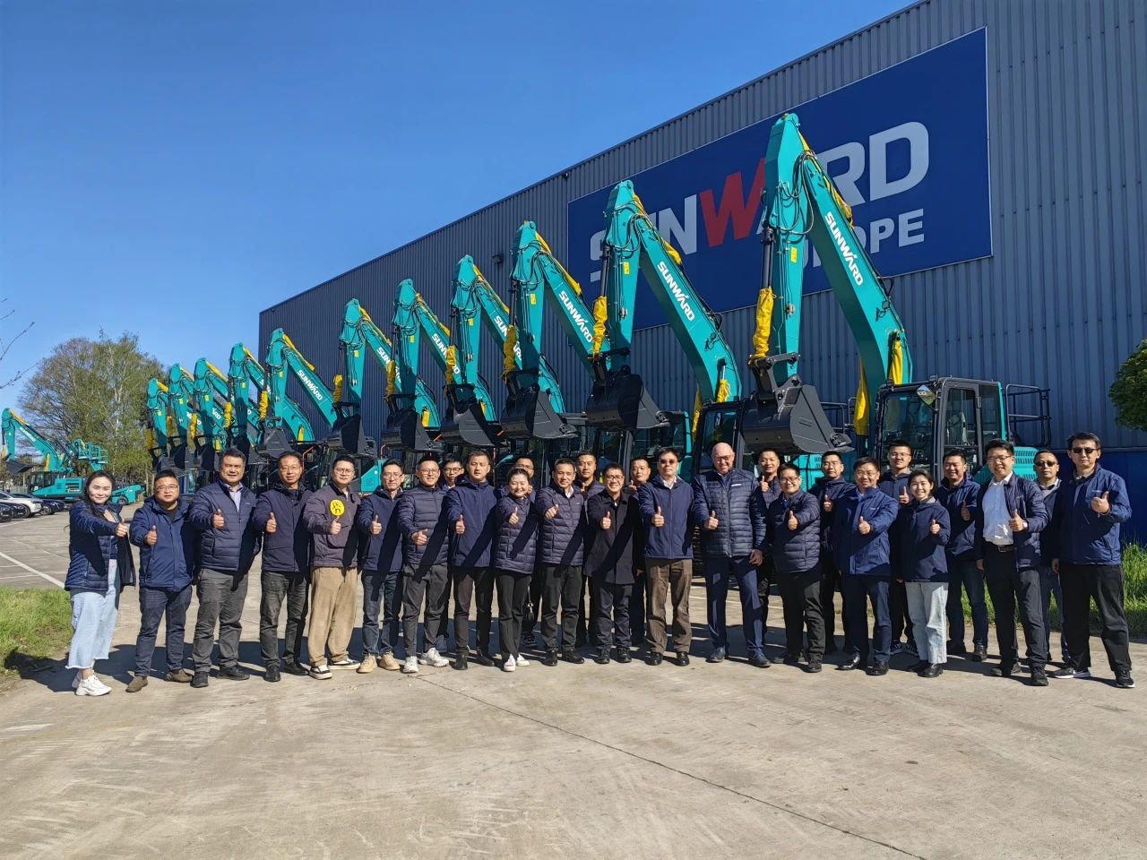 J9集团智能董事长付向东带队赴欧洲子公司调查调研