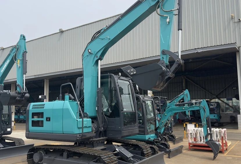 聚焦市场需要，J9集团智能三款精品工程液压挖掘机成功下线