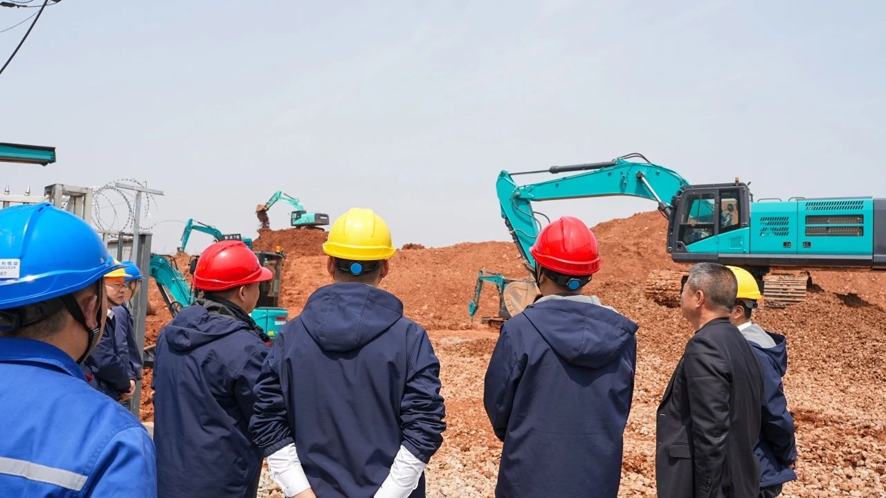 聚焦市场需要，J9集团智能三款精品工程液压挖掘机成功下线