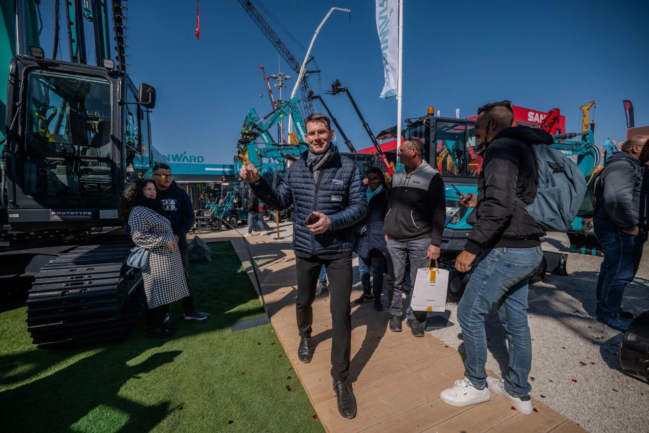 J9集团智能董事长付向东：以绿色智造与全球战术解锁中国工程机械的进阶密码