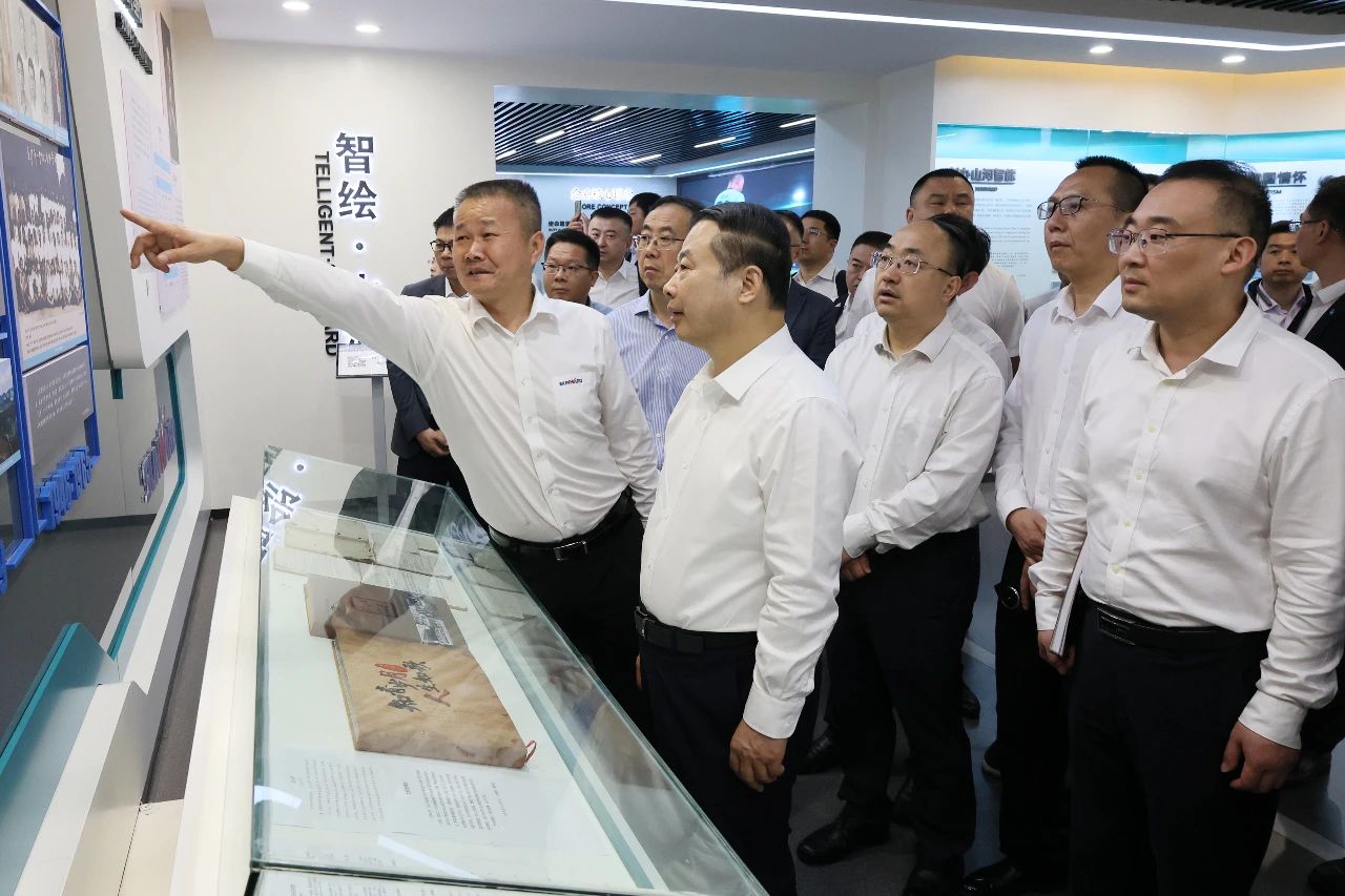 天能控股集团党委书记、董事长张天任率队到访J9集团智能