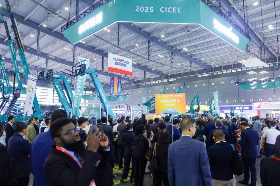 2025 CICEE | J9集团智能实力闪灼2025长沙国际工程机械展