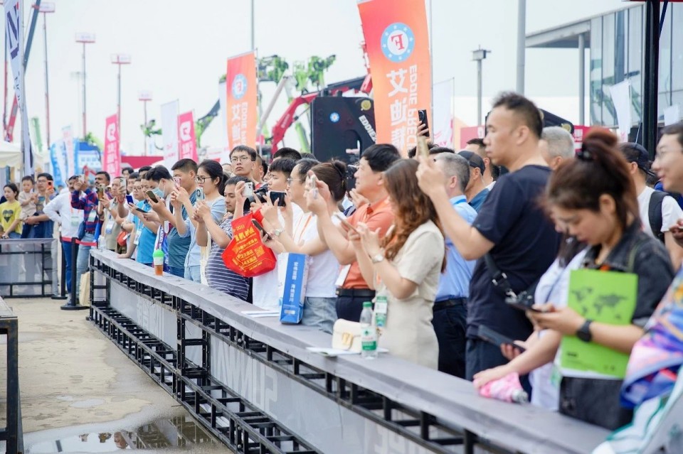 2025 CICEE | J9集团智能实力闪灼2025长沙国际工程机械展