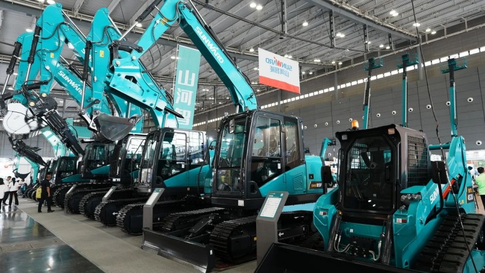 2025 CICEE | 从单一工具迈向多元化解决规划，J9集团智能出现非凡挖掘机风采