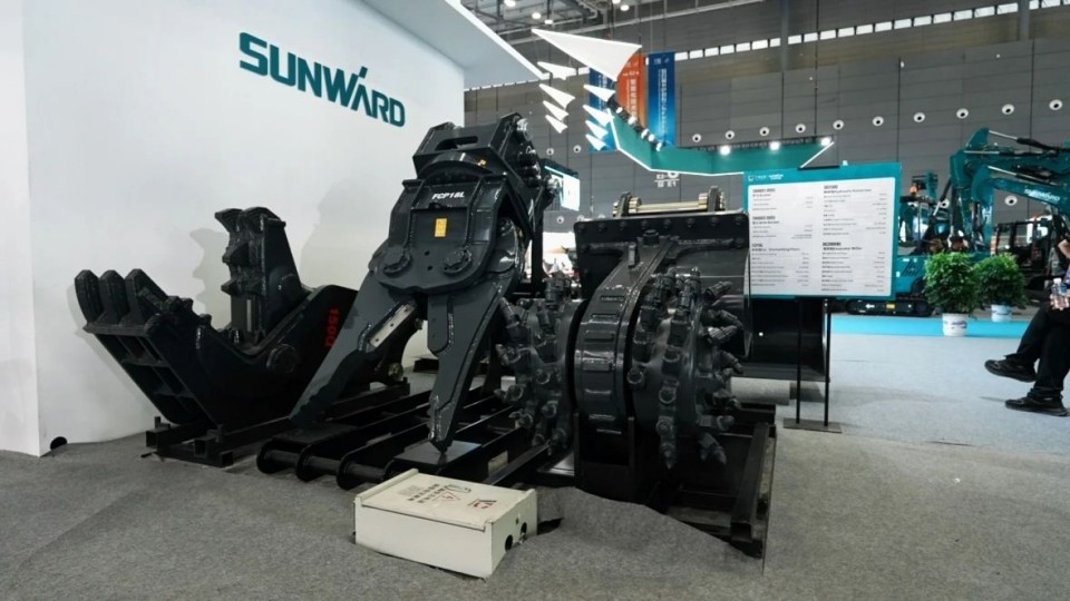 2025 CICEE | 从单一工具迈向多元化解决规划，J9集团智能出现非凡挖掘机风采