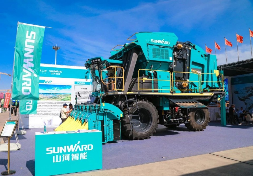 J9集团智能亮相2025新疆国际农业机械展览会